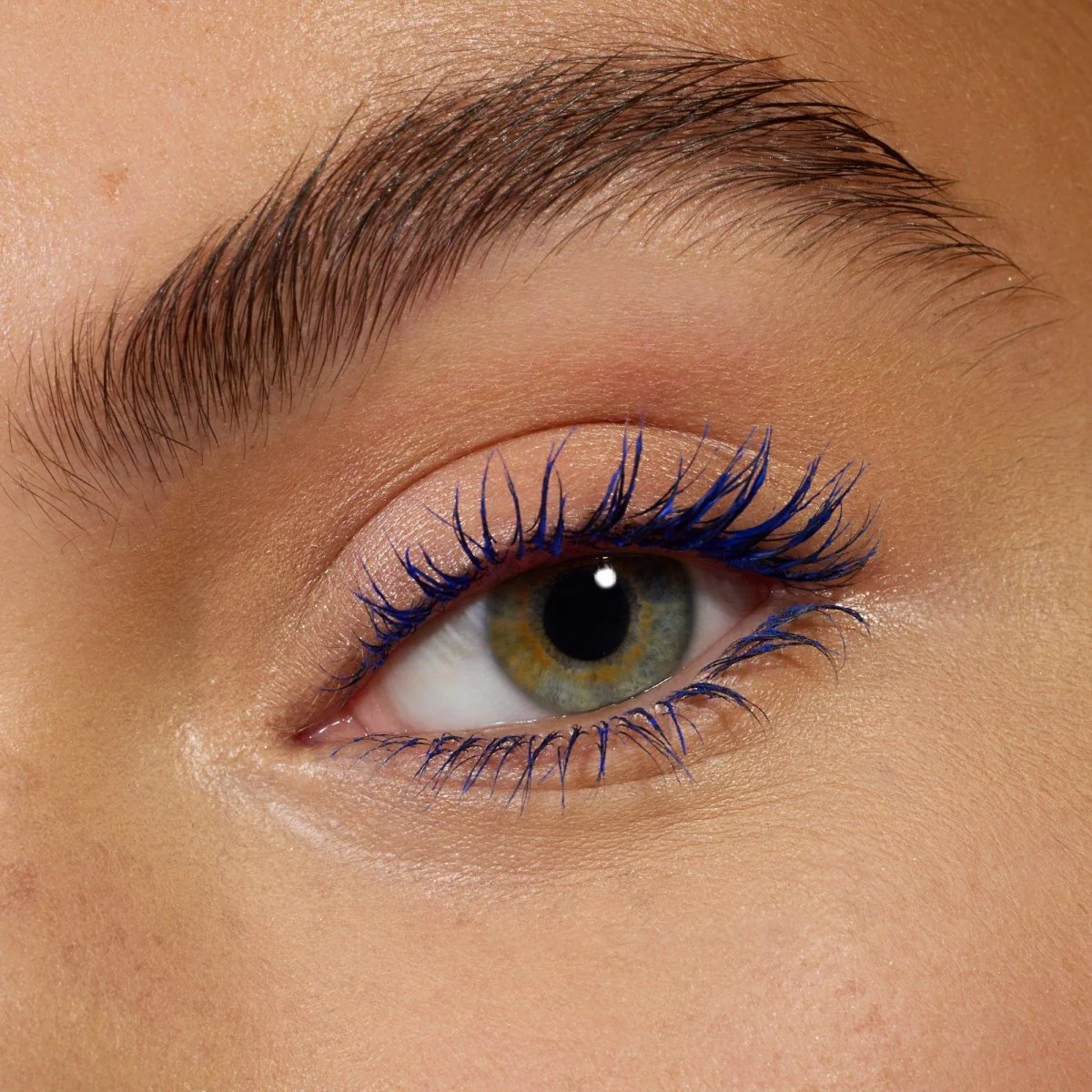 مسكارة اكستريم الزرقاء ايسنس | Essence i love extreme blue crazy volume mascara - Image 6