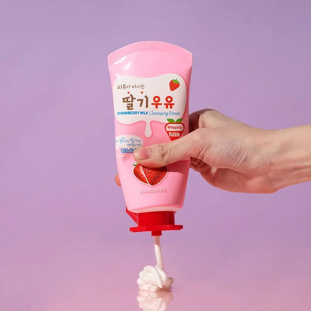 غسول رغوي بالفراولة للبشرة كويلنارا | kwailnara strawberry milk cleansing foam - Image 2