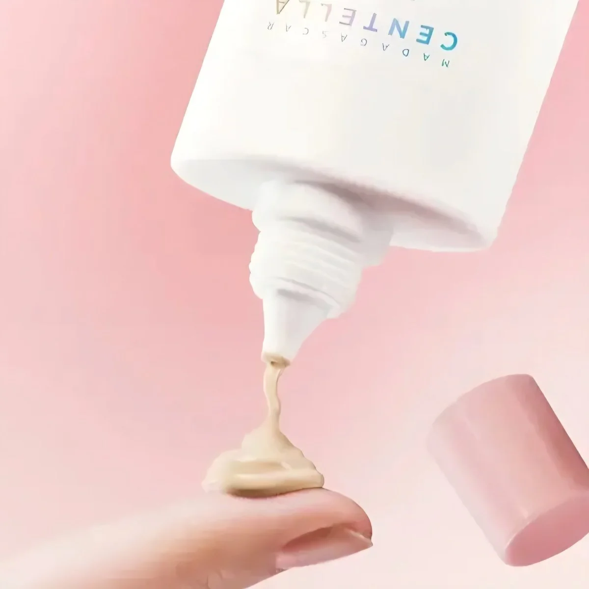 واقي شمس مع لون سينتيلا مدغشقر - 50مل | SKIN1004 madagascar centella poremizing tinted sun cream spf50+ pa++++ - Image 5